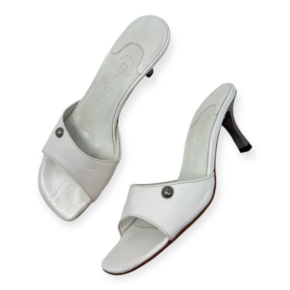 CHANEL White Leather CC Logo Slide Sandals - Picture 1 of 11